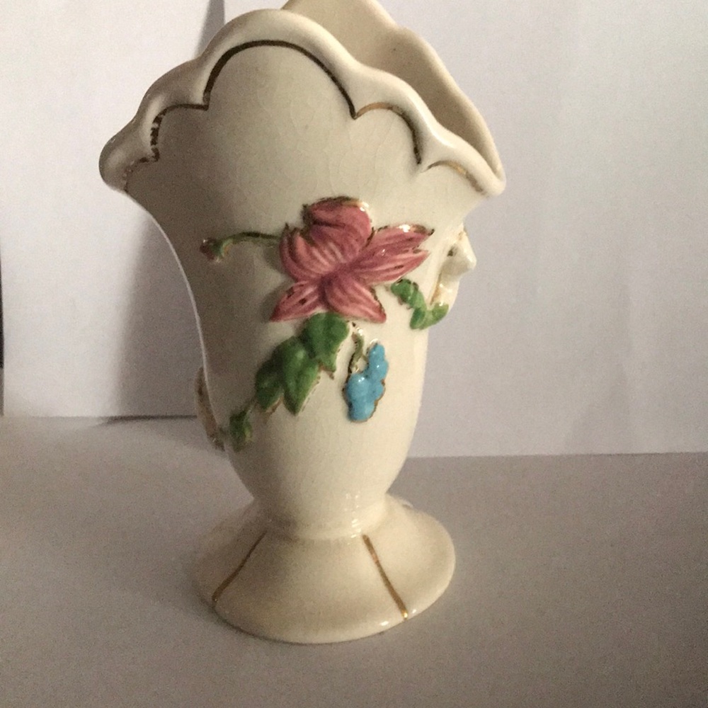 Hull art pottery vase